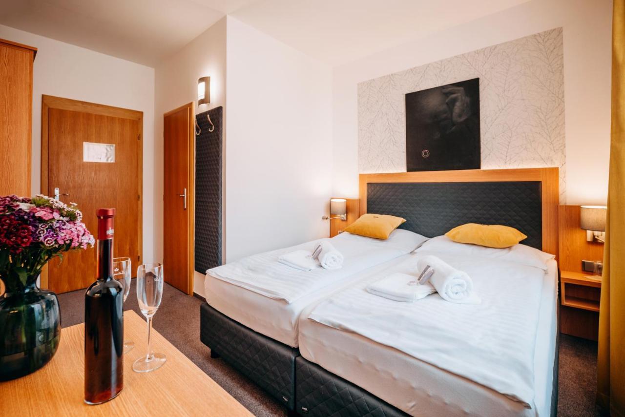 Hotel Klika Ceske Budejovice Dış mekan fotoğraf