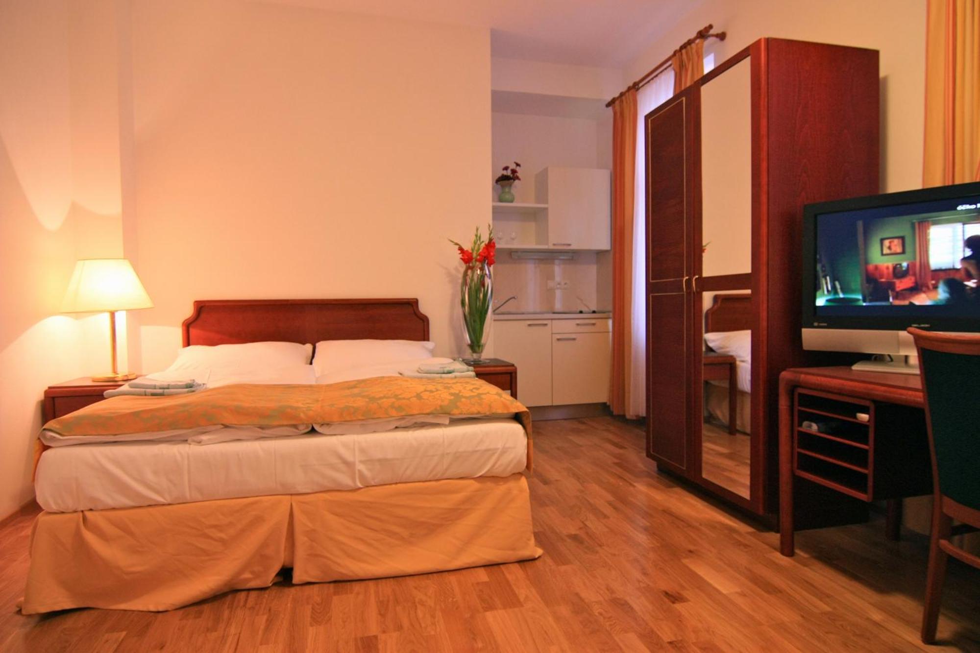 Hotel Klika Ceske Budejovice Dış mekan fotoğraf
